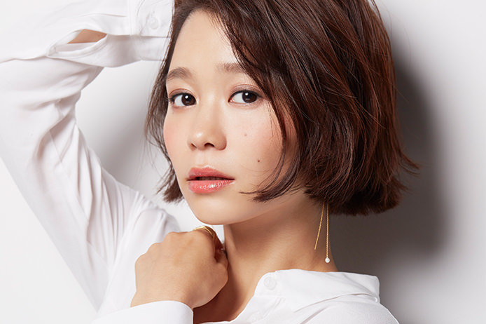 「白シャツ」美人の秘訣って?プロ実践の「パーツ強調メイク」ならキレイ度アップ♪