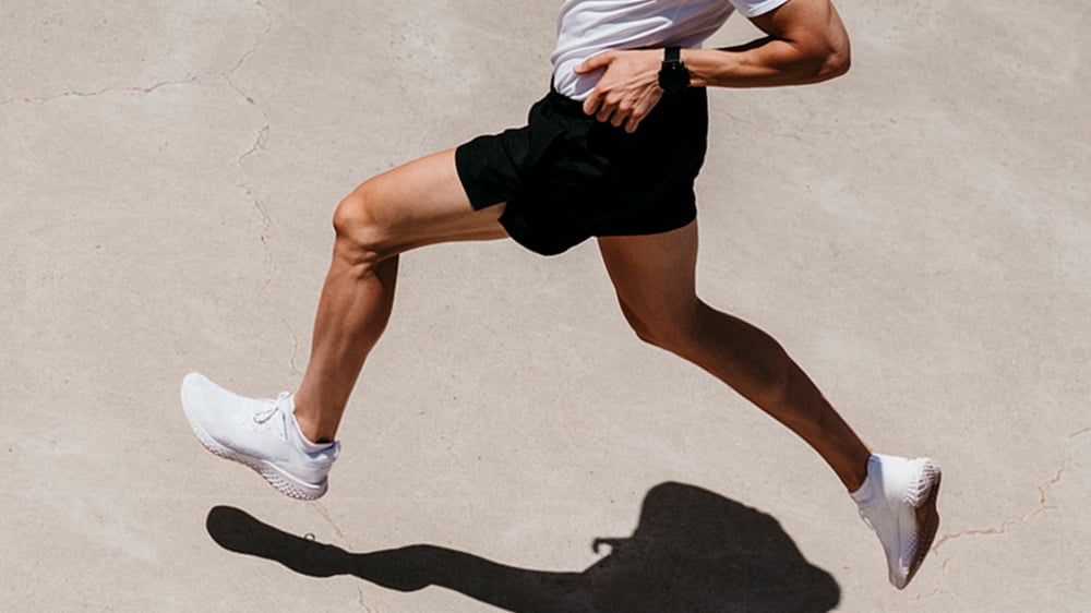 ランニングをしている男性