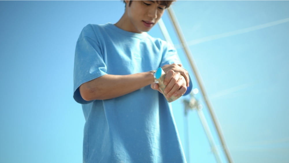 塗布している様子