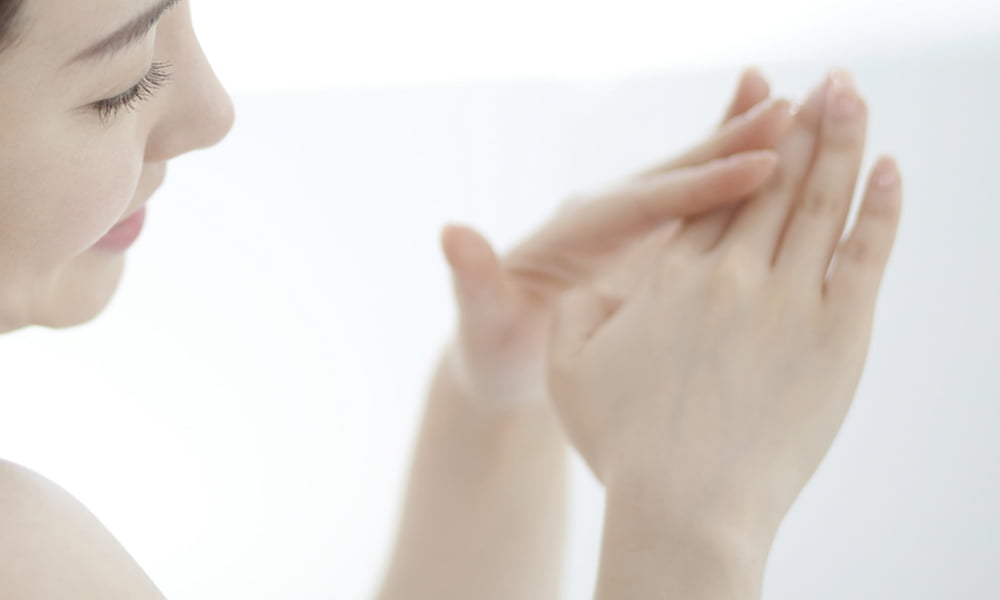 塗布している様子