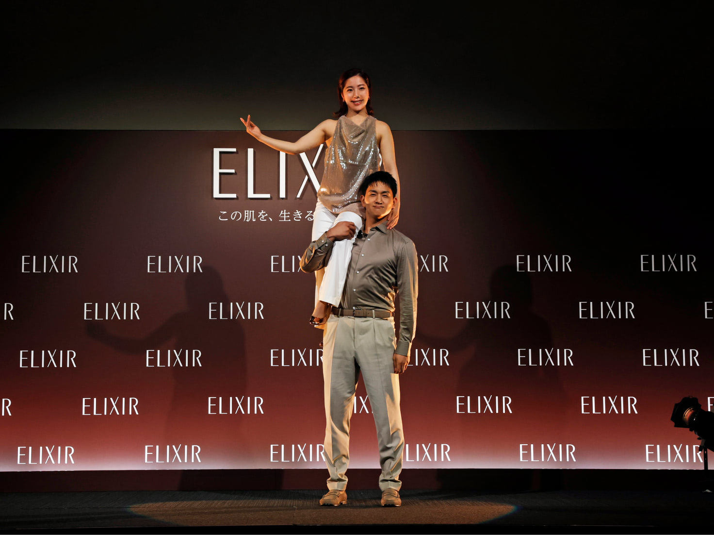 氷上さながらのリフトで鮮やかに登場!