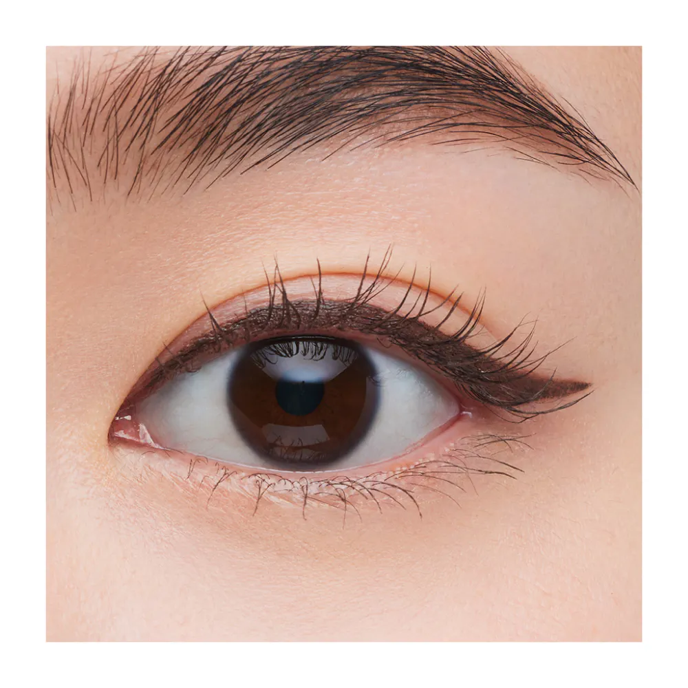 product_liquid_eyeliner_02_3.webp