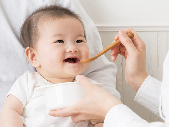 赤ちゃんのアトピー性皮膚炎 第2回 保湿剤の選び方と効果的な薬の塗り方 1000の真実 資生堂