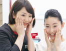 おすすめのお手入れやアイテムをご提案。化粧品をなじませるときの力加減など、体感しないと分からない部分も丁寧にご説明し、化粧品の効果を最大に引き出す秘訣をアドバイスします。