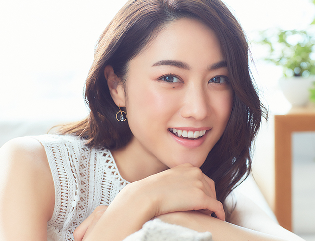 やっかいな夏のメイク崩れ 特にヨレやすい 目尻のシワ を気にせずに過ごすには