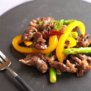 夏のカラフル野菜と牛肉のレモン酢炒め