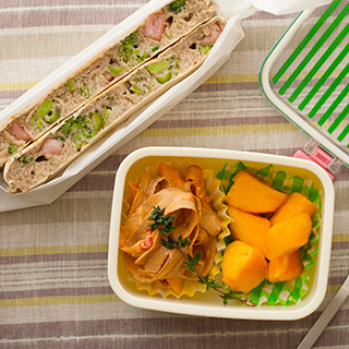 ソーセージと緑野菜のスティックパンケーキ