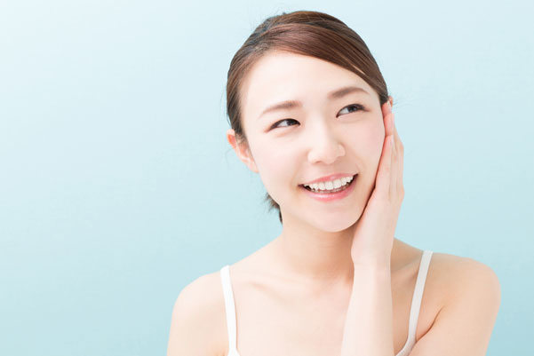 今さら聞けない!BBクリームとCCクリームの違いって?時短メイクで理想の美肌へ♪