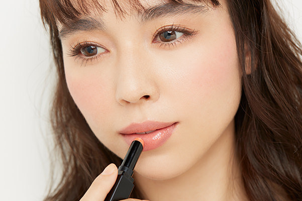 ポイント④ リップは自然な血色とツヤを意識