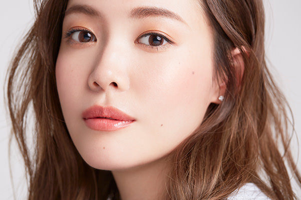 ブルベ女性暖色メイク画像