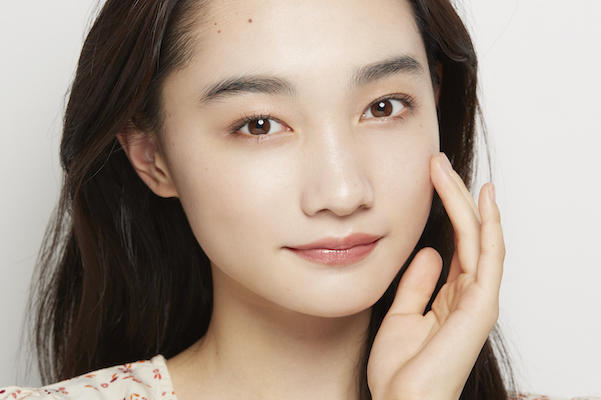 うるツヤベースメイクにおすすめの下地&ファンデーションをチェック!