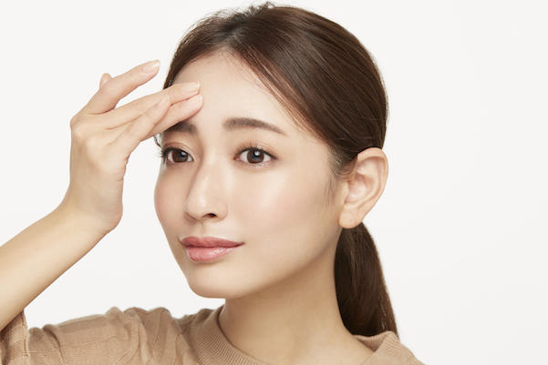 額にハイライトを入れる