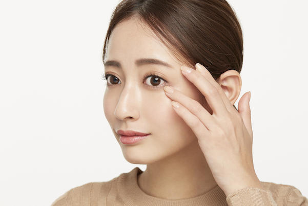 目の下のくぼみ