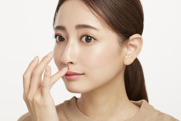 唇の山にハイライトを置く