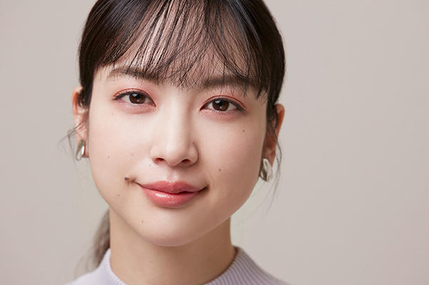 「ブルべ夏」タイプに似合うメイク女性画像