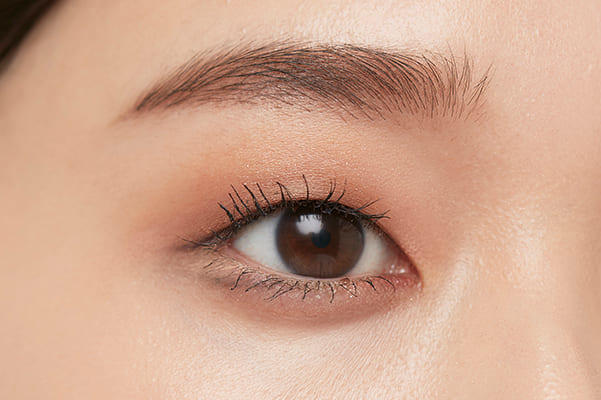 4.マスカラをたっぷり塗る