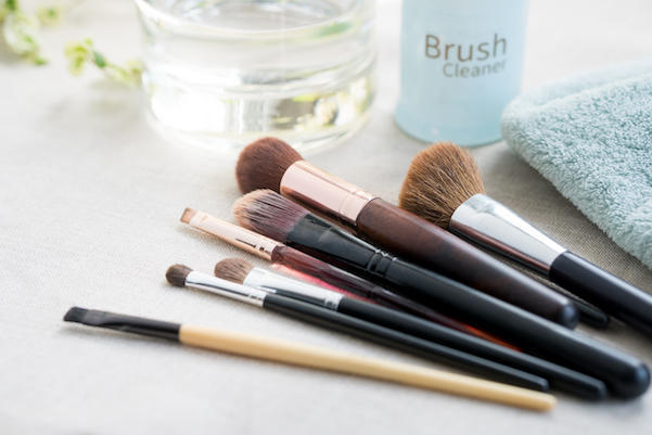 メイクブラシの正しい洗い方
