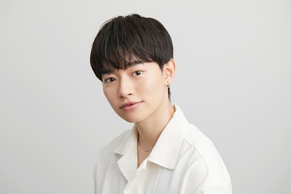 自然な前髪の男性の画像