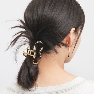 ヘアクリップを使ったダウンアレンジ