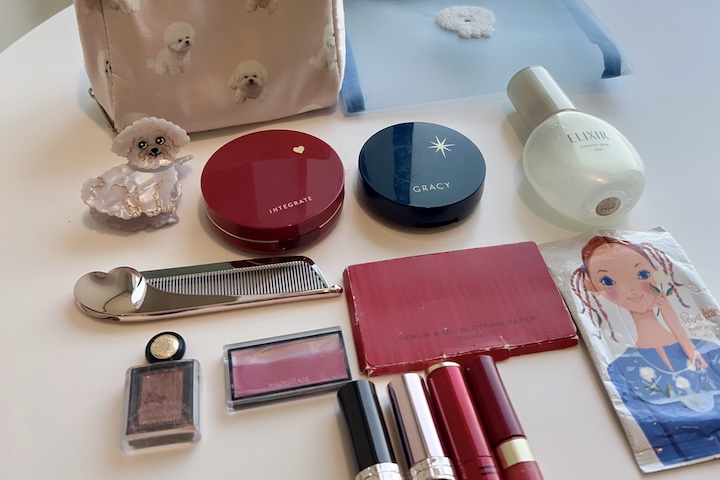 資生堂美容部員のメイク直しの必需品って？ポーチの中身大公開！