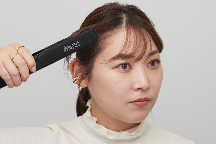 サイドの髪の巻き方 スタイリング画像