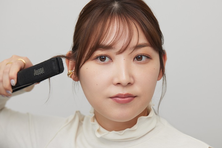 もみあげの髪の巻き方　スタイリング画像