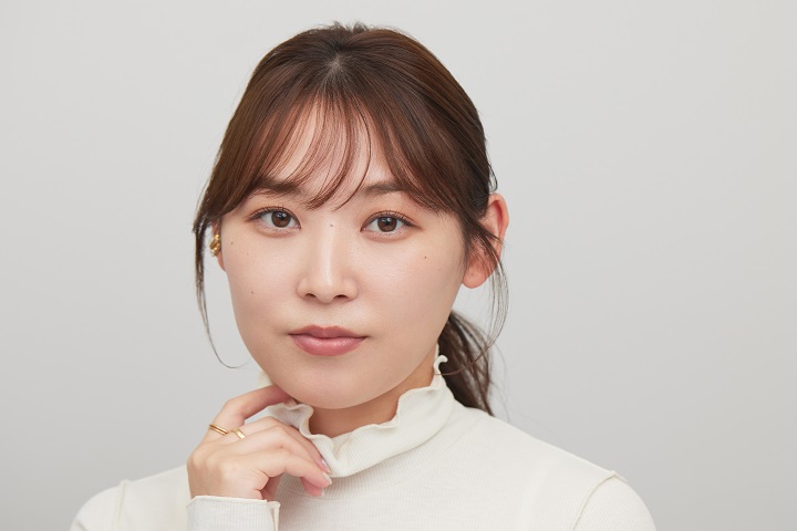 スタイリングした女性画像