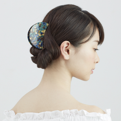 三つ編みを留めるだけ！ヘアクリップを使ったアップアレンジ