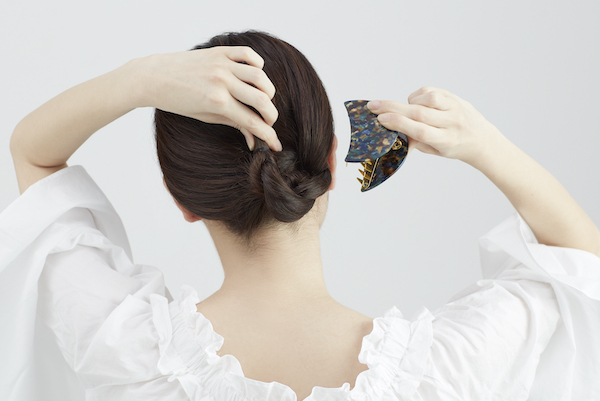 ヘアクリップの使い方＆アレンジ】韓国風もゆるっとまとめ髪も。つける