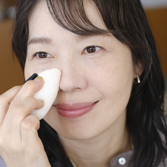 正しいフェイスパウダーの塗り方