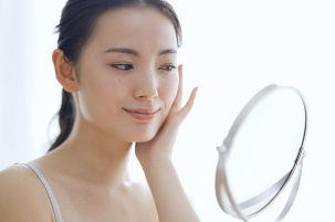 気になる「ほうれい線」に簡単マッサージ!むくみ&たるみを予防するおすすめアイテムも♪