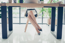 1分で下半身ぽかぽか!座ってできる簡単エクサで冷え&むくみを改善