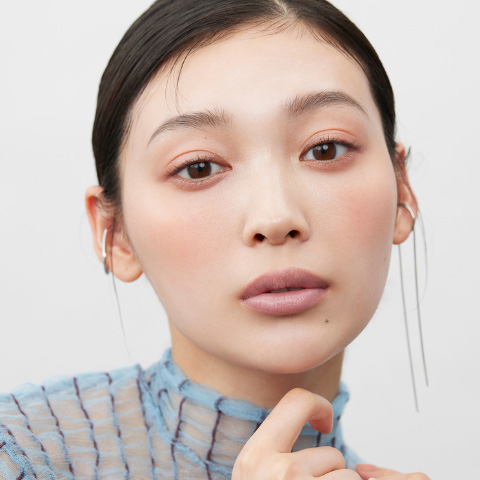 ツヤとマットを重ね塗り！「レイヤードチーク」で透明感と立体感をアップ