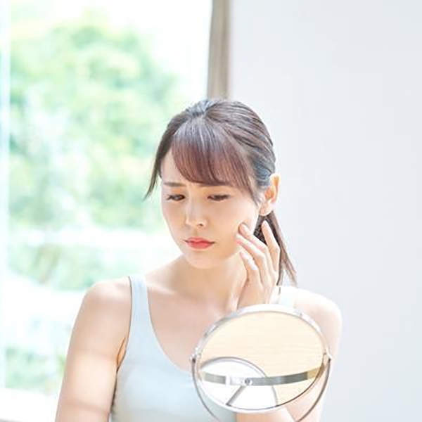 【頬の毛穴が気になる】毛穴の原因からカバーするメイクアイテム＆おすすめスキンケア