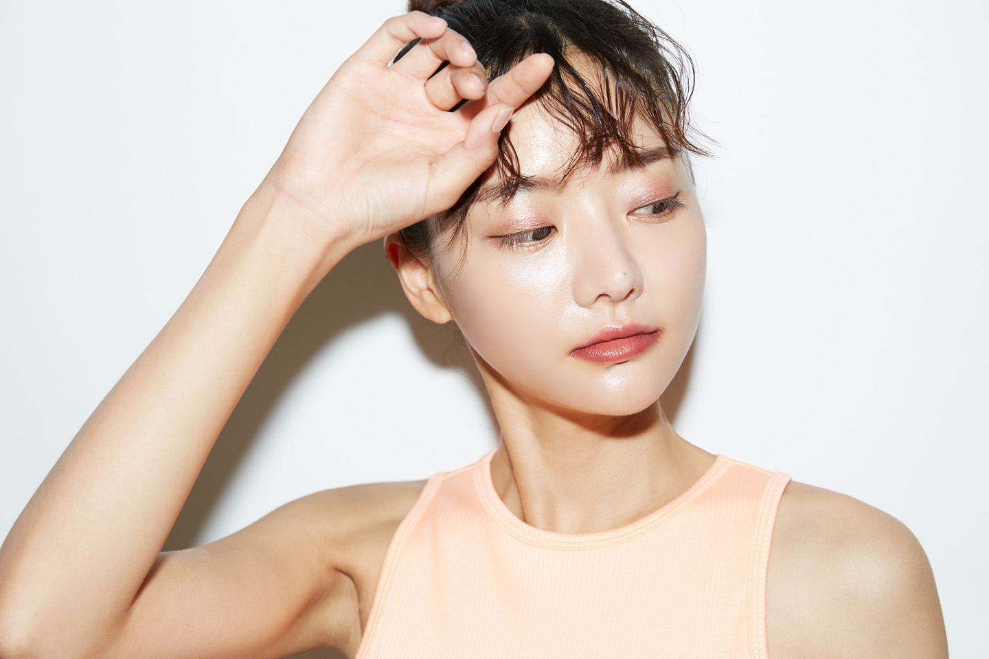 湿気を感じる女性