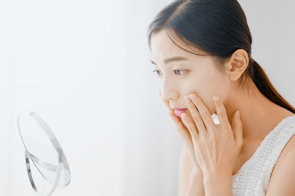 毛穴の黒ずみはなぜ起こる？原因、対策、おすすめアイテムを徹底解説！