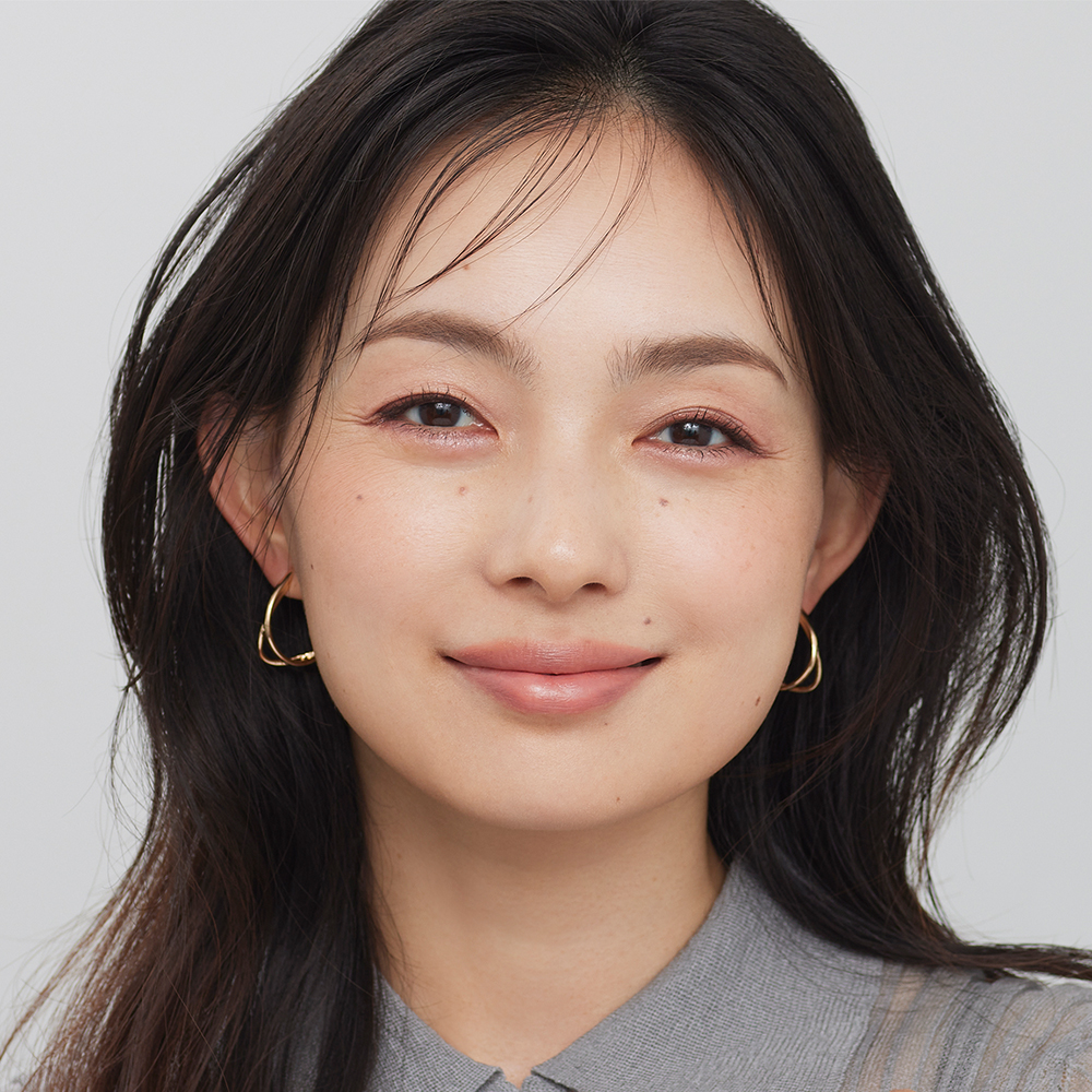 【2025年秋冬トレンド】低彩度ピンクで軽甘に♪大人の「メロみメイク」