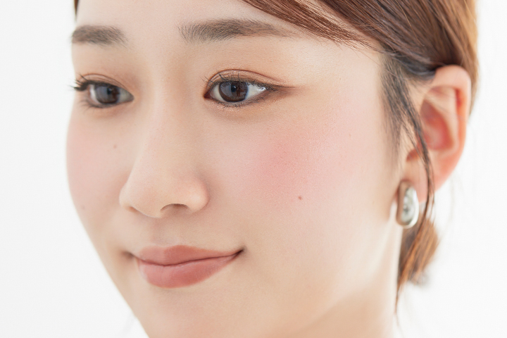 LOOK2の頬アップの画像