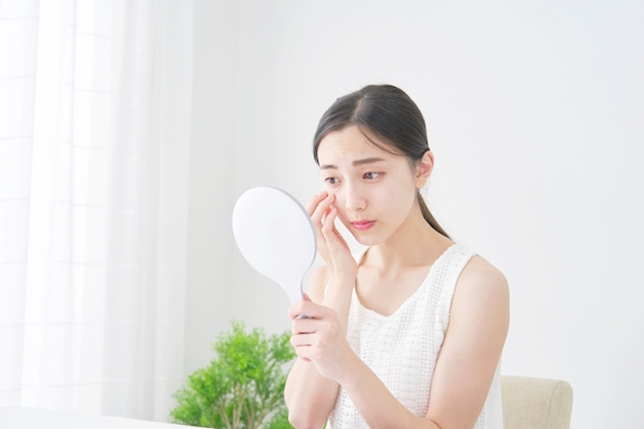 【目元＆ほうれい線ケア】簡単マッサージの方法やおすすめアイテムも♪