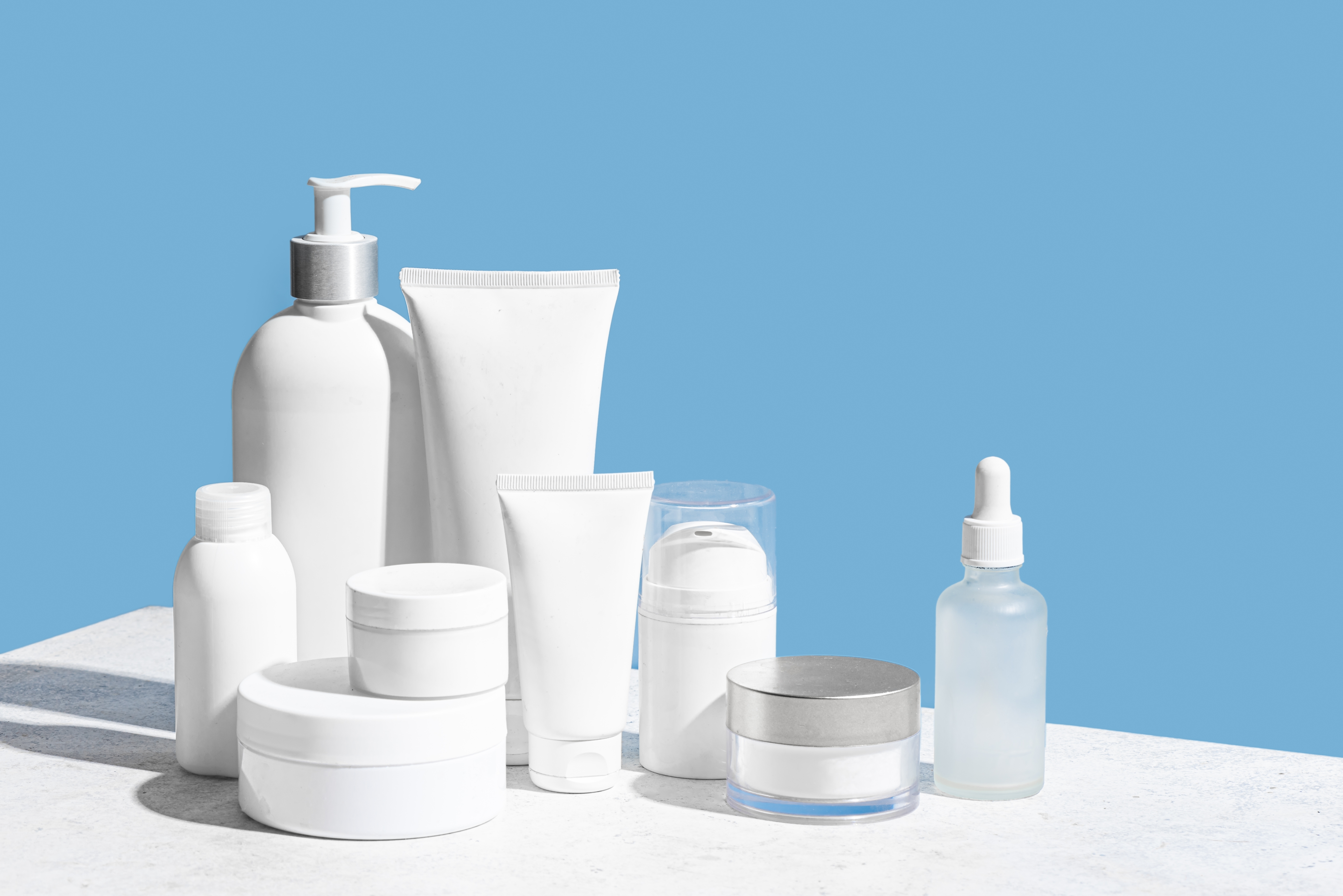 スキンケアグッズが並べられている画像です。