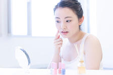 テカリと乾燥に悩む「混合肌」さん必見! 美肌に導くスキンケア&メイク術