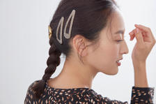 つけるだけで、華やかに!シンプルなヘアアレンジも旬アクセで今どきに♪
