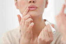 【リップクリームまとめ】唇が乾燥する原因から簡単ケアまで＆機能別おすすめアイテム9選 