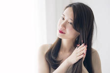 梅雨時期の髪のうねり、広がりに負けない！プロが教えるヘアテクニック