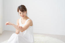 日焼止めの使用感が苦手...肌へのダメージから安全性まで。資生堂研究員にギモンを直撃！