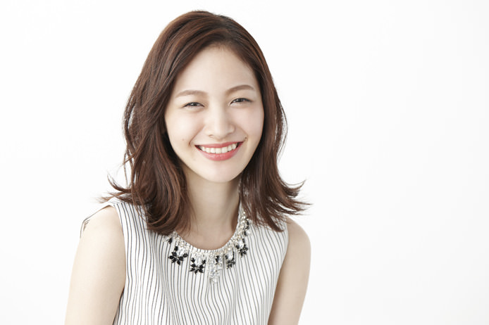 今どき外ハネヘアのつくり方 ナチュラル見せのポイントはワックス づけ 美容の情報 ワタシプラス 資生堂 今どき外ハネヘアのつくり方 ナチュラル見せのポイントはワックス づけ 美容の情報 ワタシプラス 資生堂