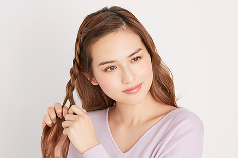 三つ編みをプラスして360度かわいく ブレイドポニー の簡単ヘアアレンジ 美容の情報 ワタシプラス 資生堂