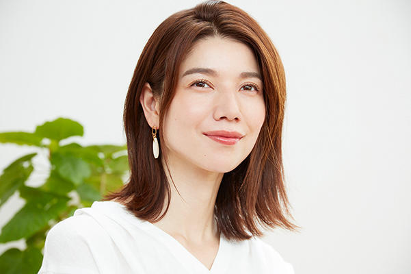 プロが教えるツヤ肌講座!パウダリー派、リキッド派それぞれの抑えるべきポイントとは?