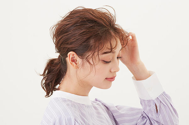 ヘアアレンジで、ひとつ結びもぐっと可愛く♪