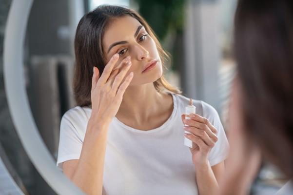 毛穴の開きはなぜ起こる 毛穴が目立つ肌を引きしめる方法 おすすめアイテム 美容の情報 ワタシプラス 資生堂